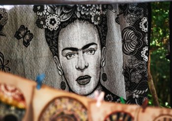 Frida Kahlo exhibition extended after 13,000 visitors